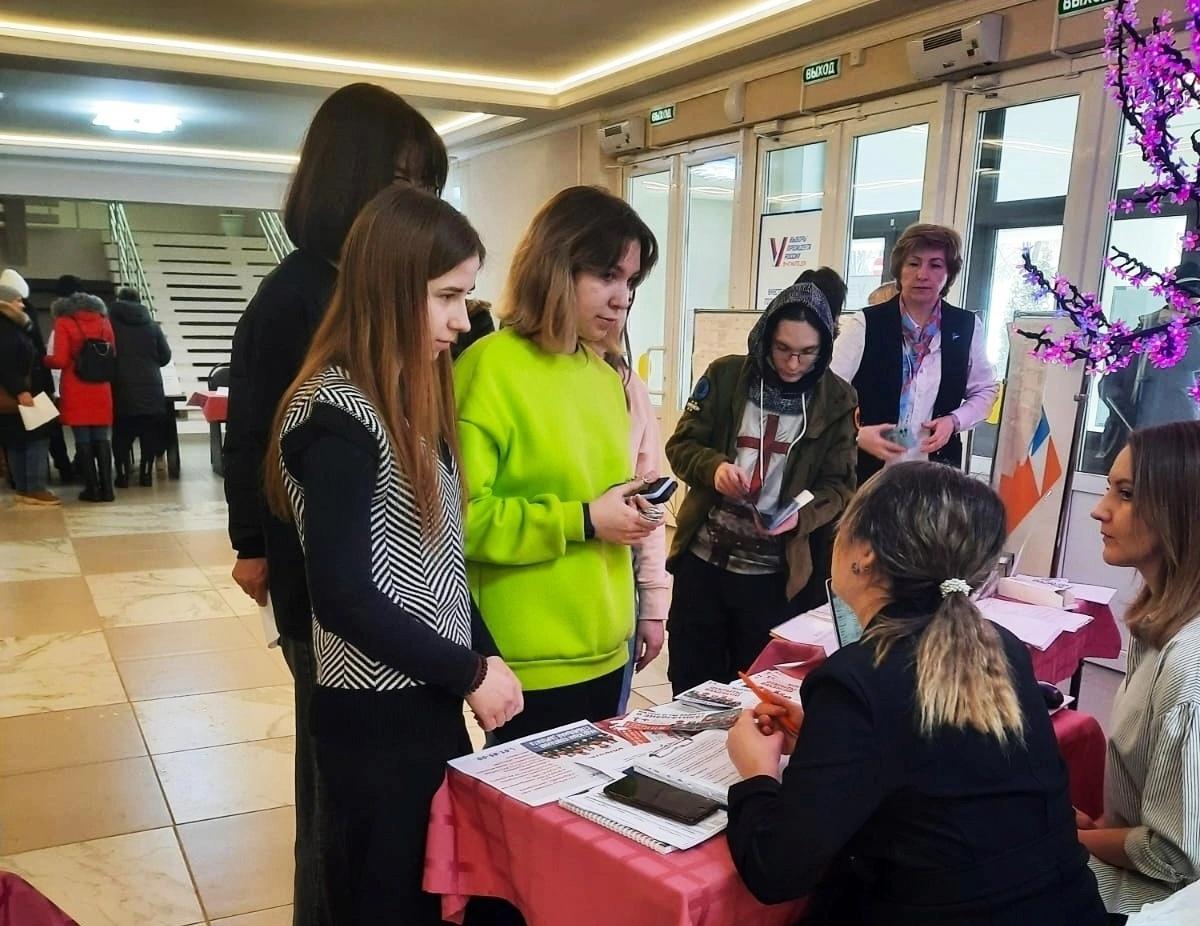 В районном Доме культуры состоялась ярмарка возможностей &quot;Работа России&quot;.