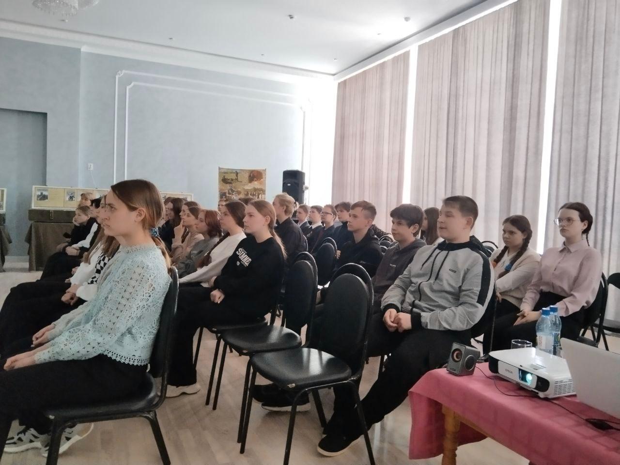 Школы Кузоватовского района встретились с руководителем поискового отряда &quot;Авангард&quot;.